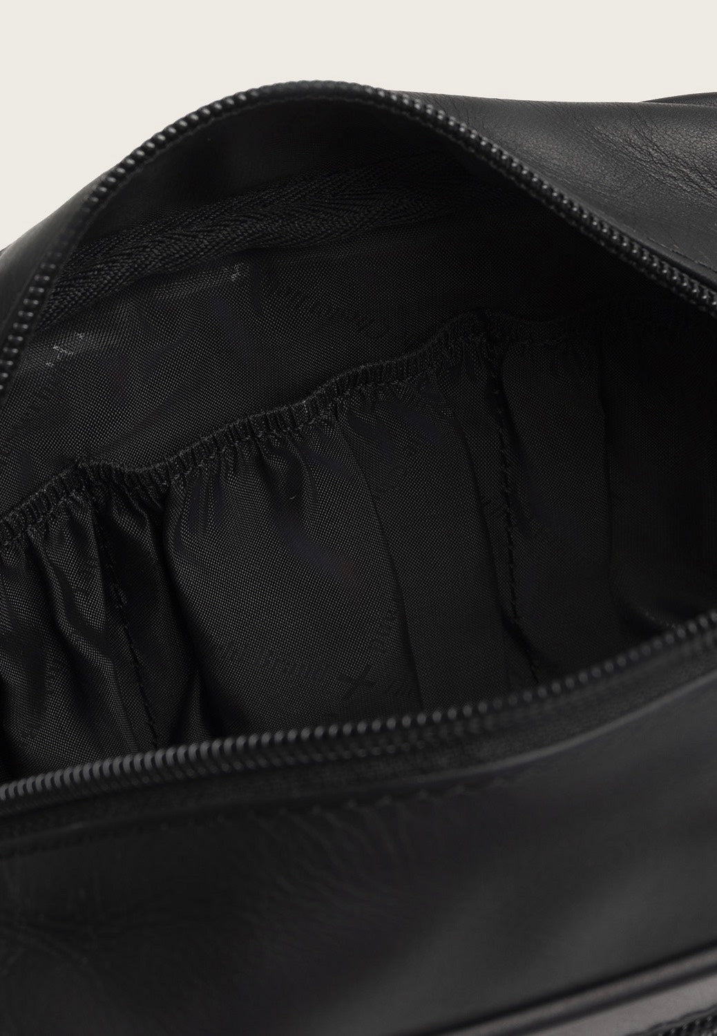 The Chesterfield Brand Tavira 0636 Black Kulturbeutel