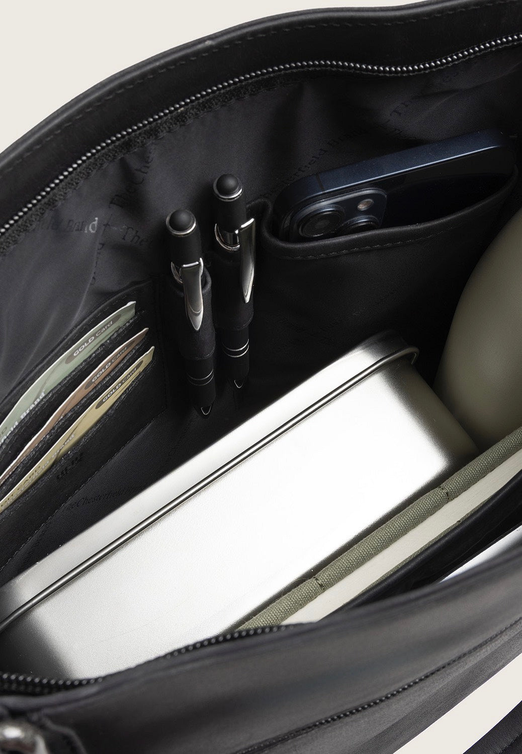 The Chesterfield Brand Elira 1439 Black Schultertasche