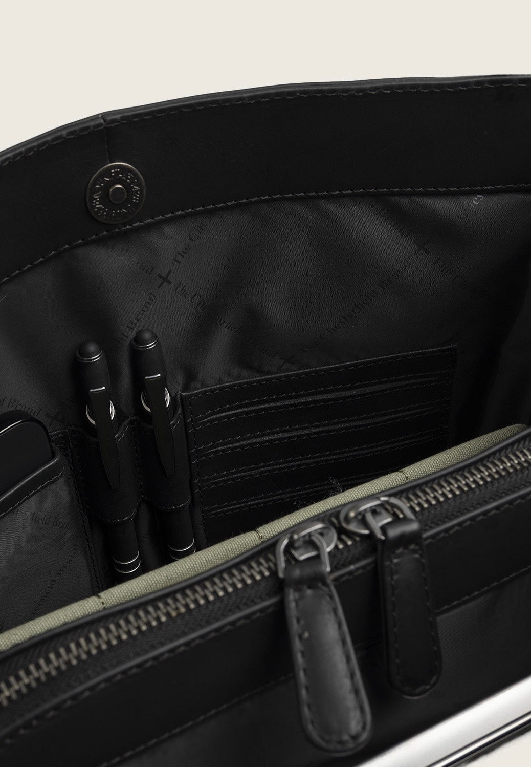 The Chesterfield Brand Lioren 1450 Black Schultertasche