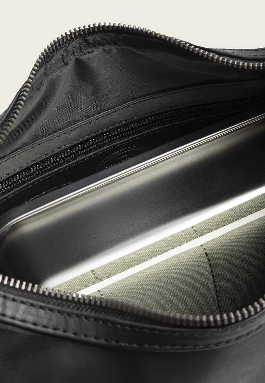 The Chesterfield Brand Fierra 1451 Black Schultertasche