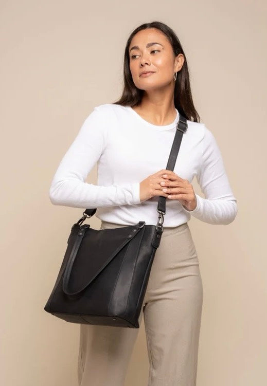 The Chesterfield Brand Elira 1439 Black Schultertasche