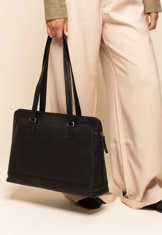 The Chesterfield Brand Isara 1110 Black Schultertasche