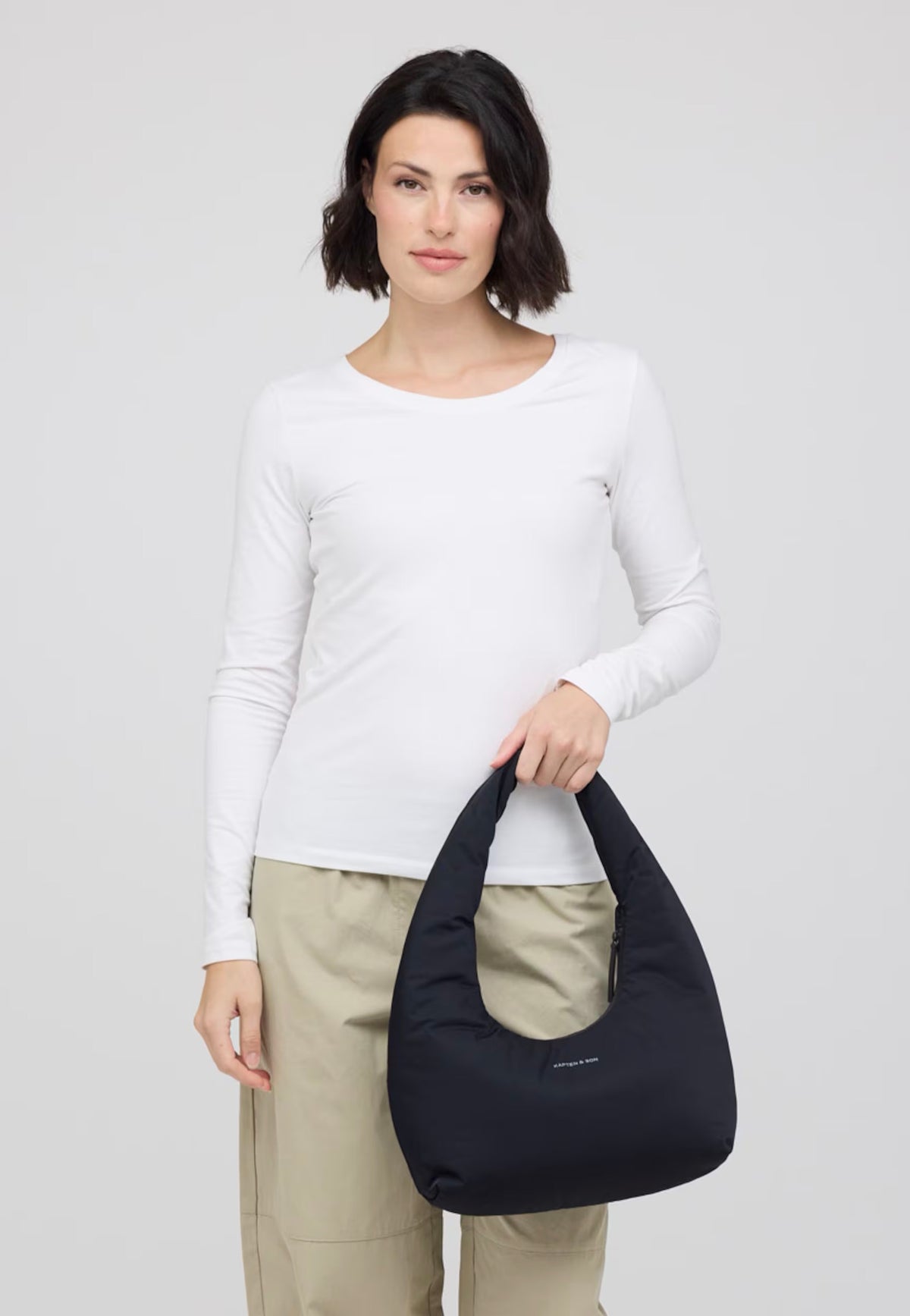 Kapten & Son Skara Cloud Shoulder All Black Schultertasche