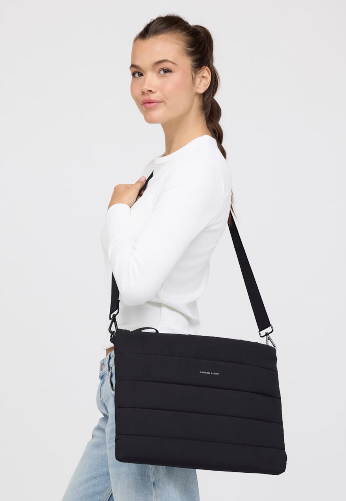 Kapten & Son Ava All Black Laptop Sleeve
