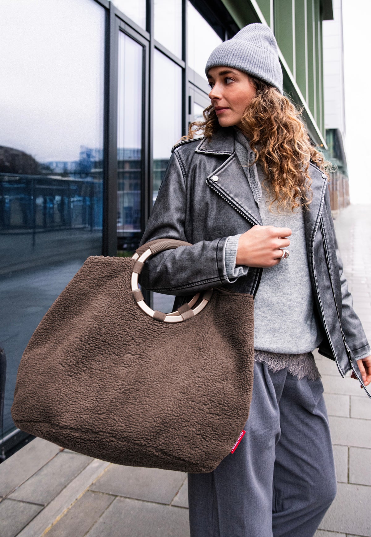 reisenthel Loopbag Hobo Teddy Chocolate Shopper